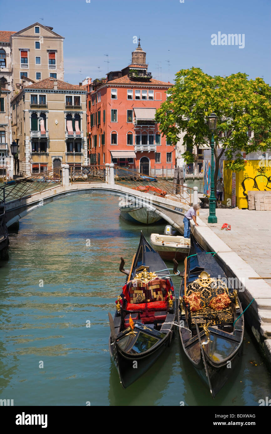 Campo San Vio with bridge over Rio di San Vio with Canal Grande behind, Venice, Italy, Europe Stock Photo