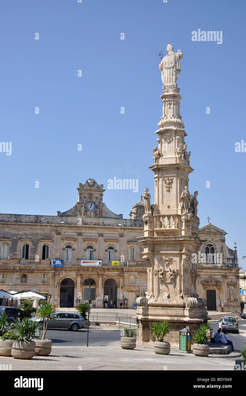 Colonna di San Oronzo, Piazza della Liberta, Old Town, Ostuni, Brindisi Province, Puglia Region, Italy Stock Photo