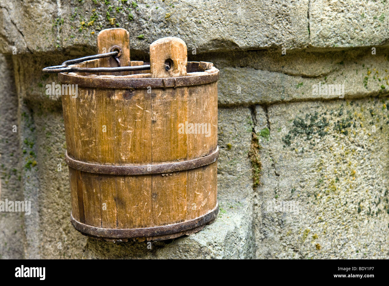 the old wood pail for water Stock Photo - Alamy