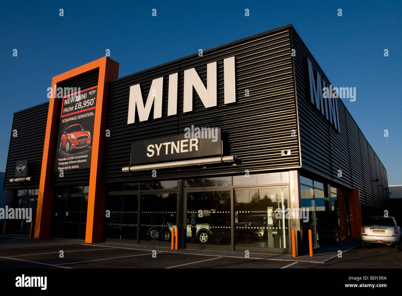 BMW Sytner Mini car showroom and forecourt Stock Photo