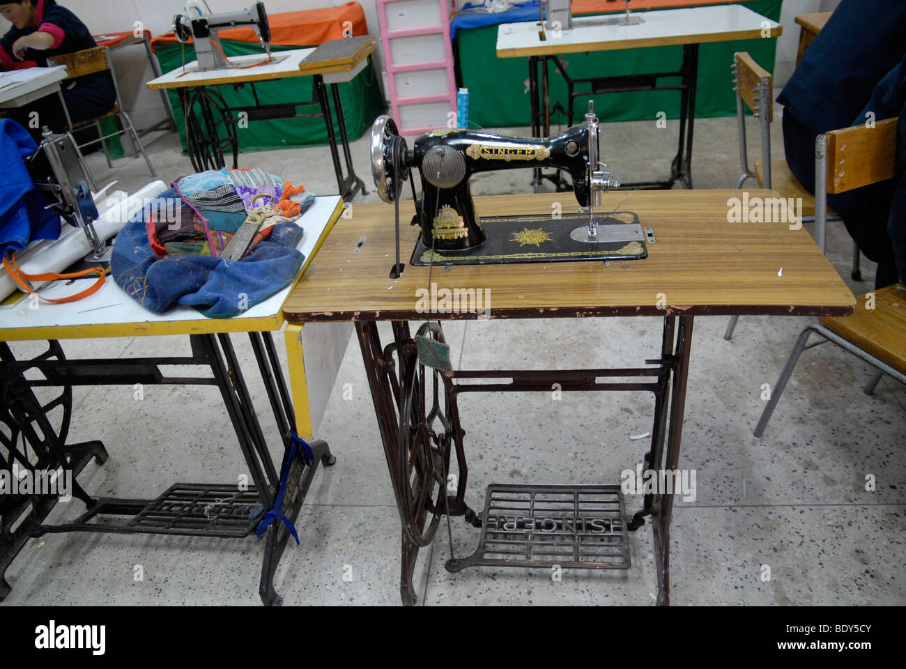 Olx sewing machine table deals