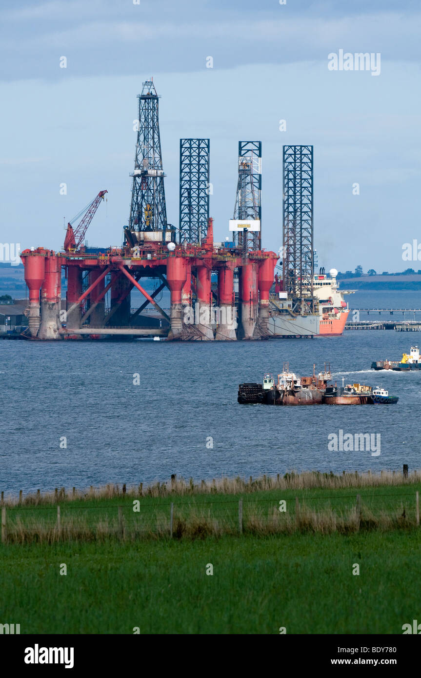 Oil rig north sea oil rig scotland hires stock photography and images
