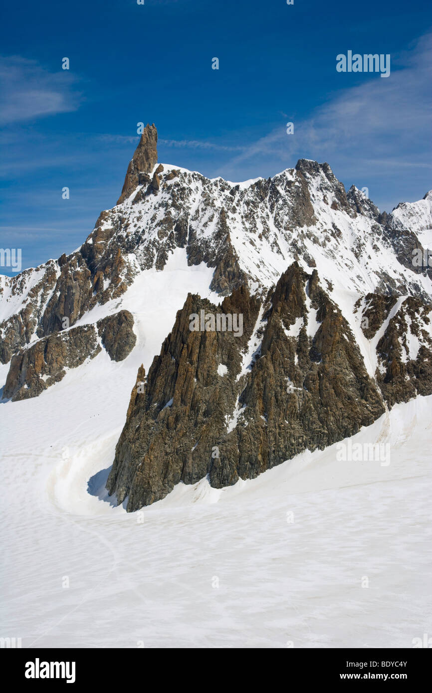 Dent du Geant, Dente del Gigante, Giant's tooth at the western end of the Rochefort ridge, Mont Blanc Massif, Alps, Italy, Euro Stock Photo