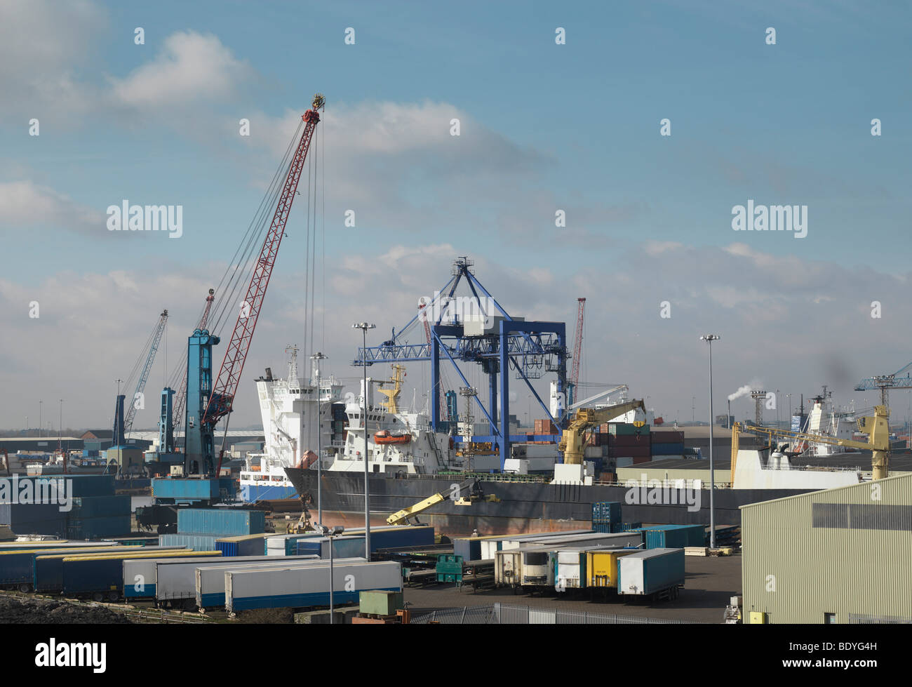 Loading unloading container ship hi-res stock photography and images ...