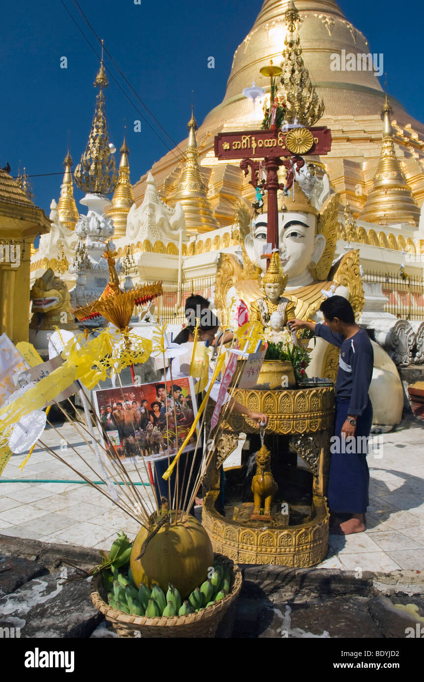 Burmese people sacrifice in front of the Shwedagon pagoda, temple, Rangoon, Yangon, Burma, Myanmar, Asia Stock Photo