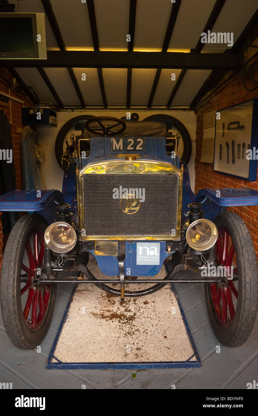 A Panhard et Levassor motorcar built in 1899 on show at ...