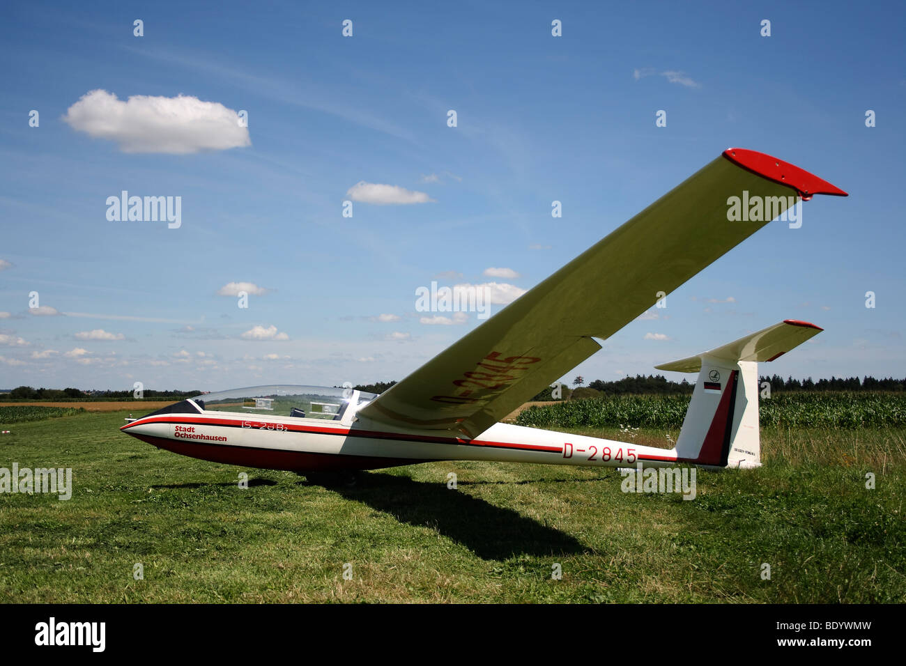 Glider aircraft take off hires stock photography and images Alamy