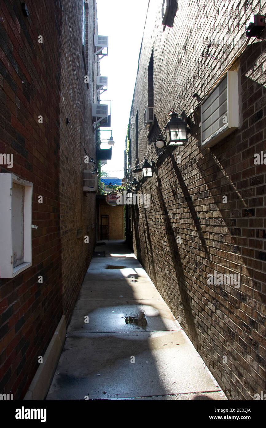 Between buildings in Downtown Naperville Stock Photo Alamy