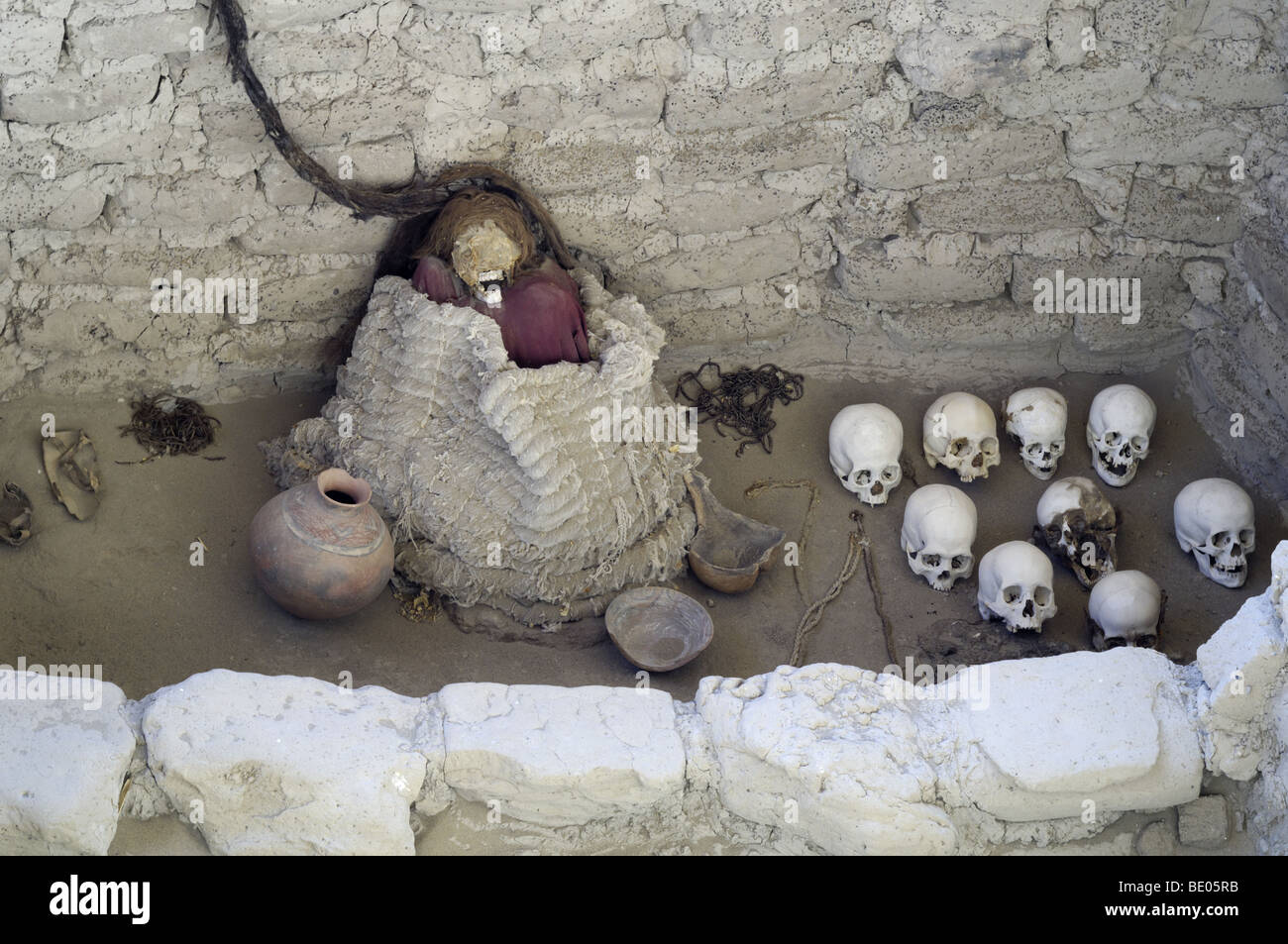 Nazca mummy in Chauchilla Cemetery, Peru Stock Photo Alamy