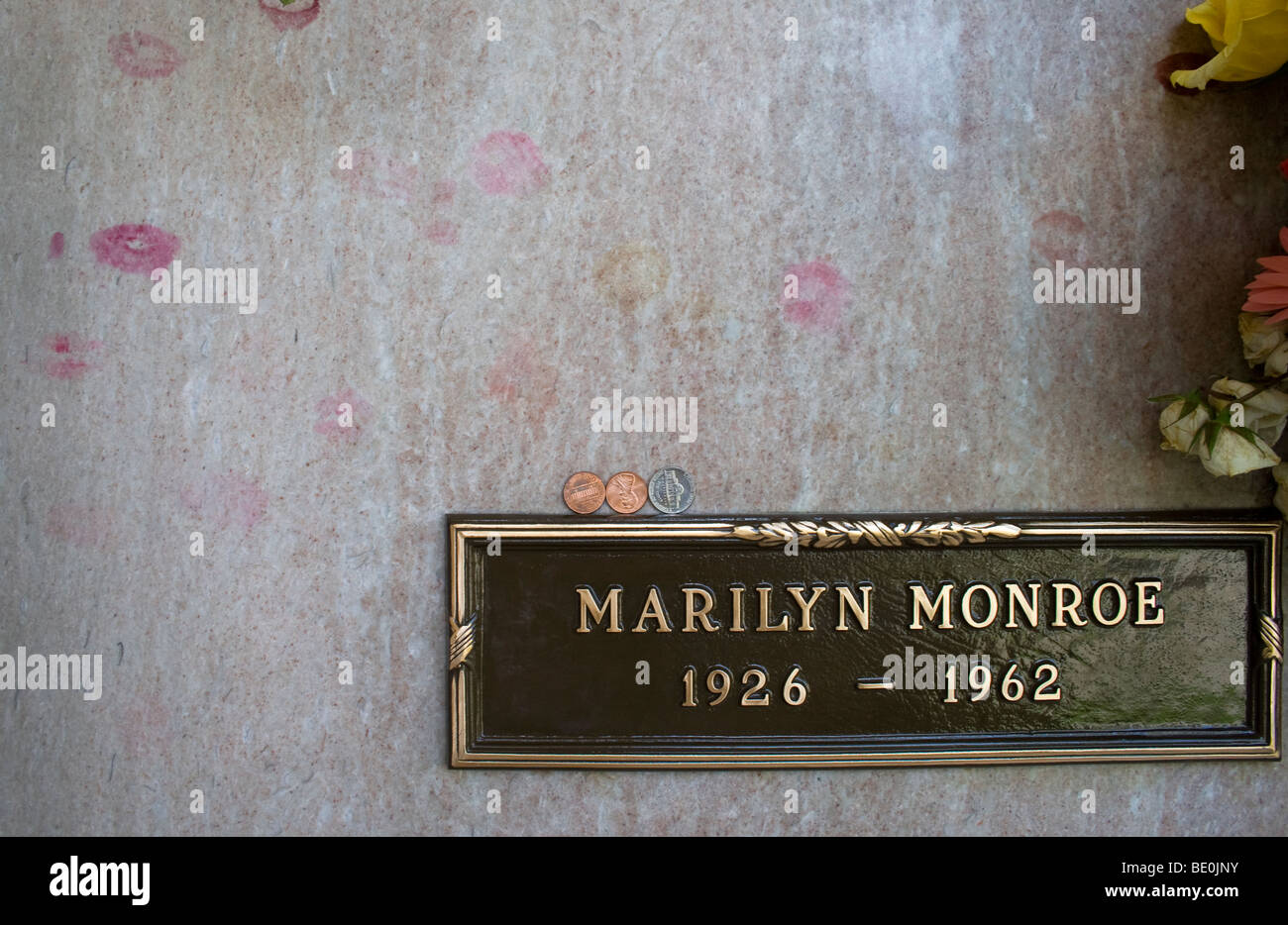 Marilyn Monroe Grave with lipstick kisses, Westwood Memorial Cemetery, Los Angles, California, USA Stock Photo