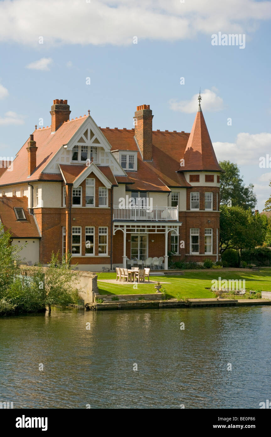 Large Riverside House On The River Thames Teddington Middlesex England
