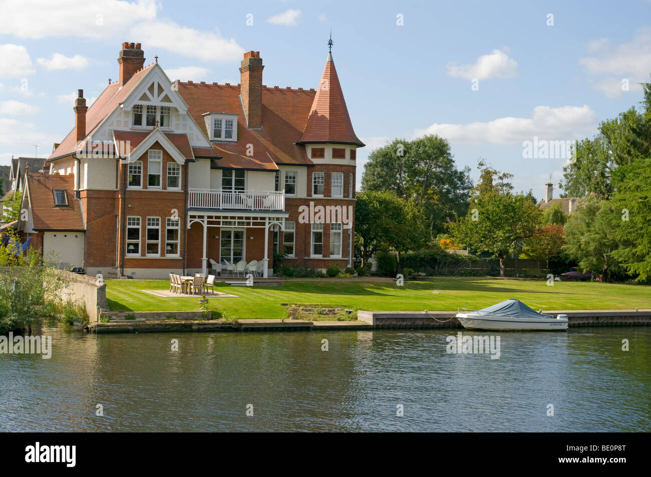 Large Riverside House On The River Thames Teddington Middlesex England