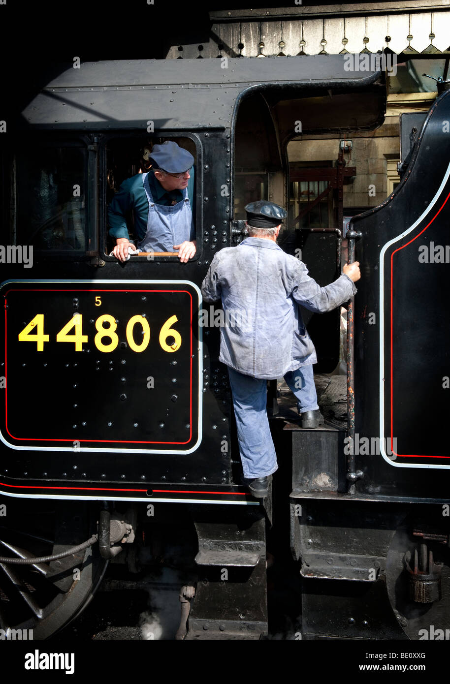 The driver and fireman on Locomotive 44806 at Llangollen Station on the Llangollen Steam Railway line Stock Photo