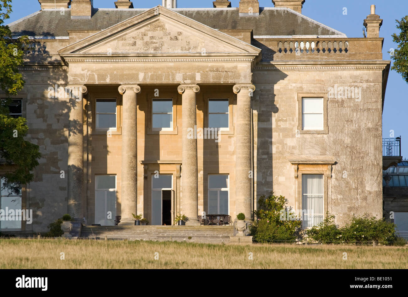 18th century country house hi-res stock photography and images - Alamy