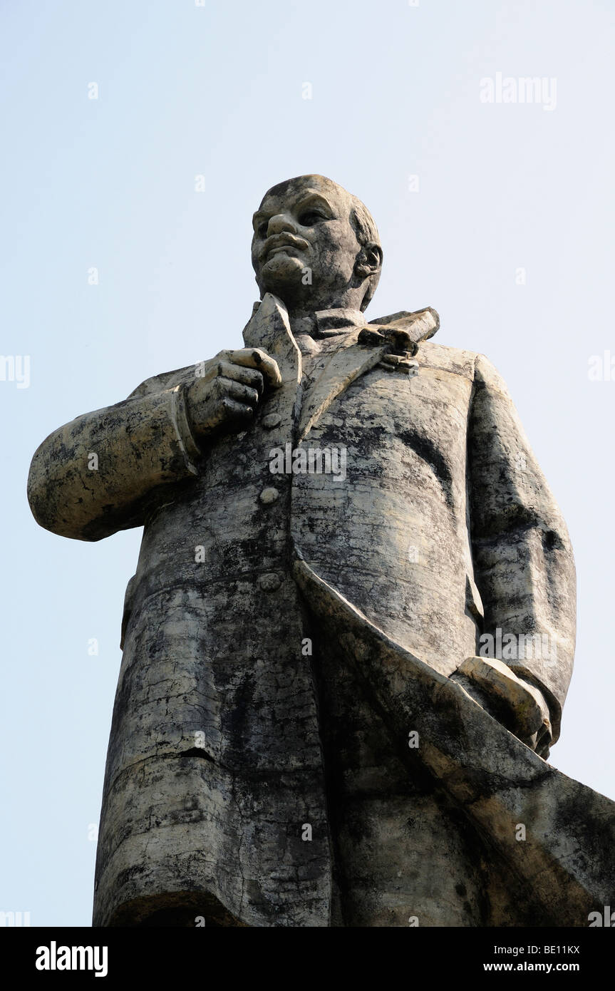 Statue of Lenin outside former Soviet army headquarters of East Germany, Wuensdorf, Brandenburg, Germany Stock Photo