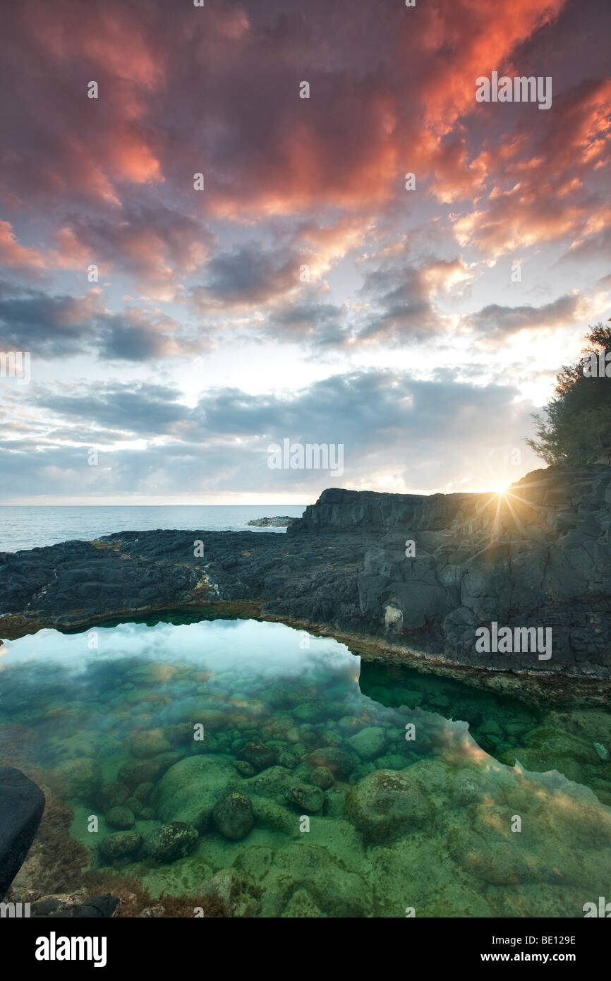 Queen’s surf beach hawaii hires stock photography and images Alamy