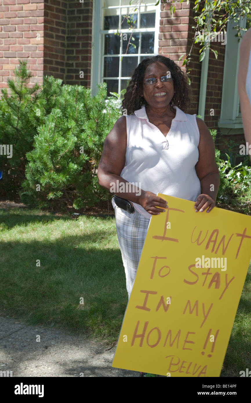 Woman protests bank foreclosure of her home Stock Photo