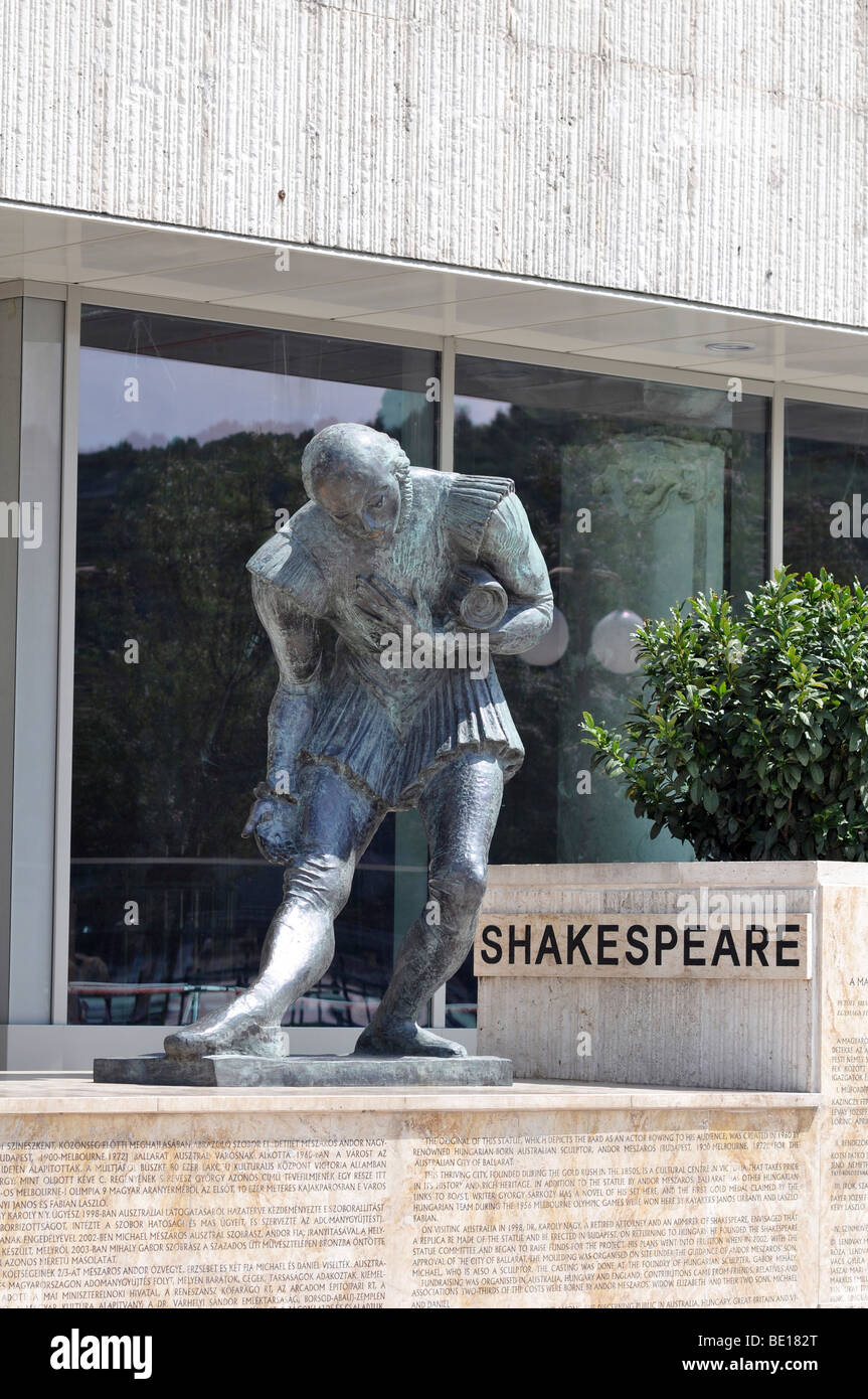 Eastern Europe, Hungary, Budapest, statue of Shakespeare by Andor
