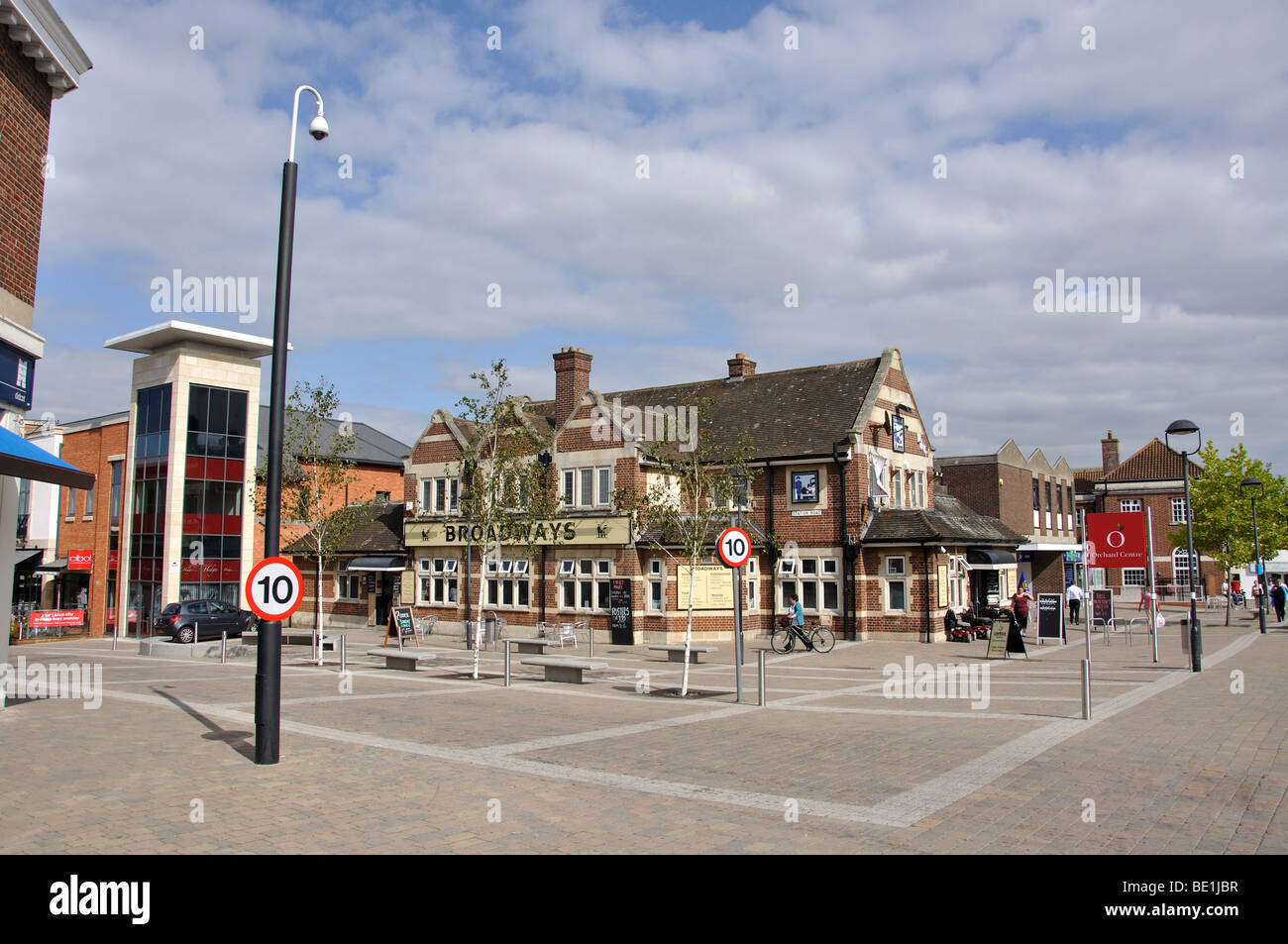 Broadways Pub and Orchard Centre, Broadway, Didcot, Oxfordshire, England, United Kingdom Stock Photo