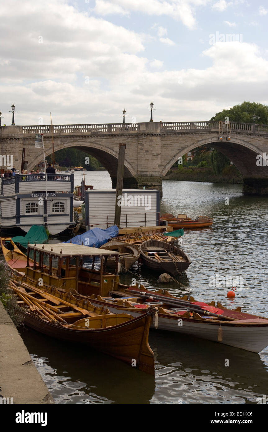 Wooden Pleasure Rowing Boats For Hire On The River Thames At Richmond Surrey England With The Bridge In The Background Stock Photo