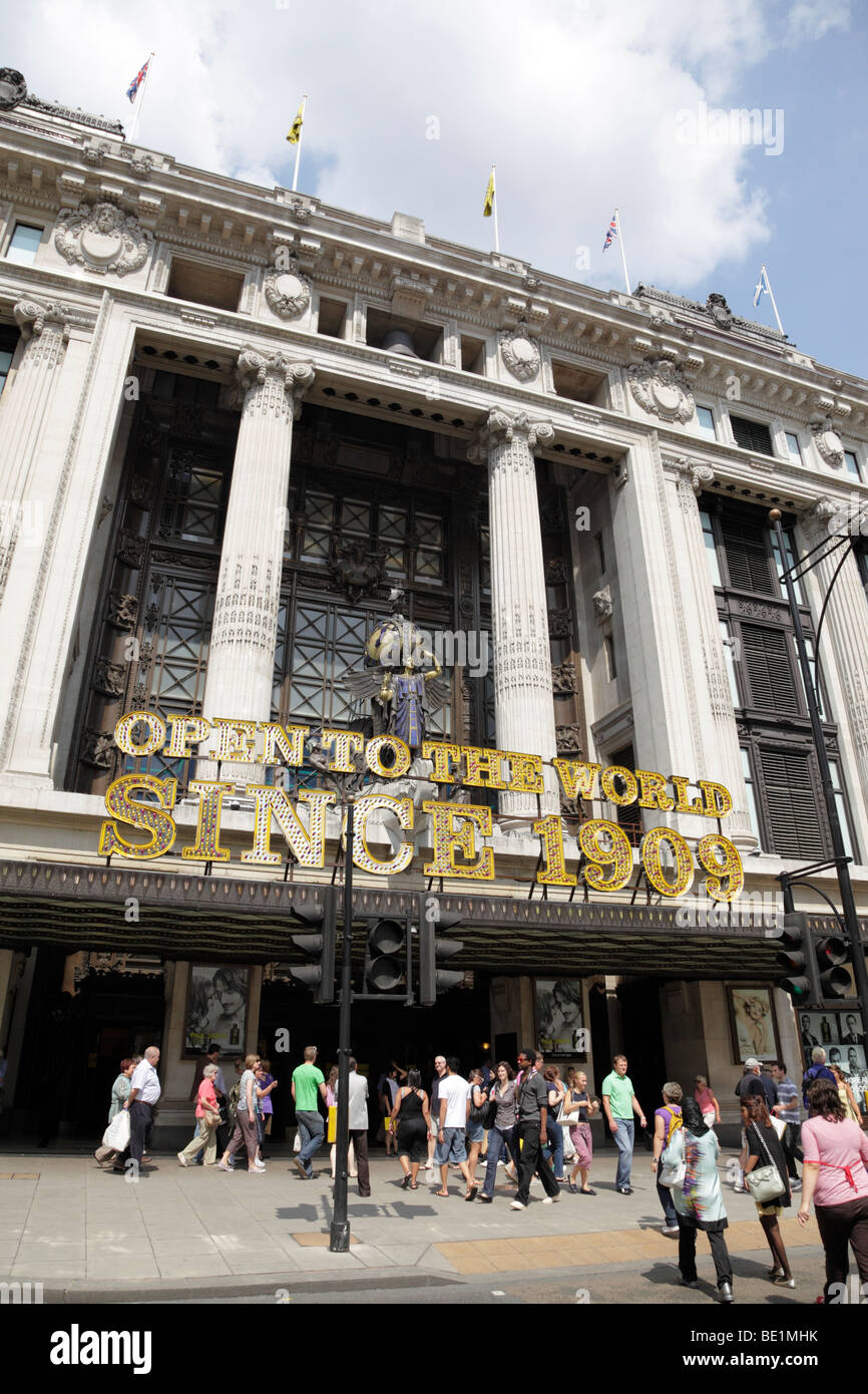 entrance to selfridges on oxford street london uk Stock Photo Alamy