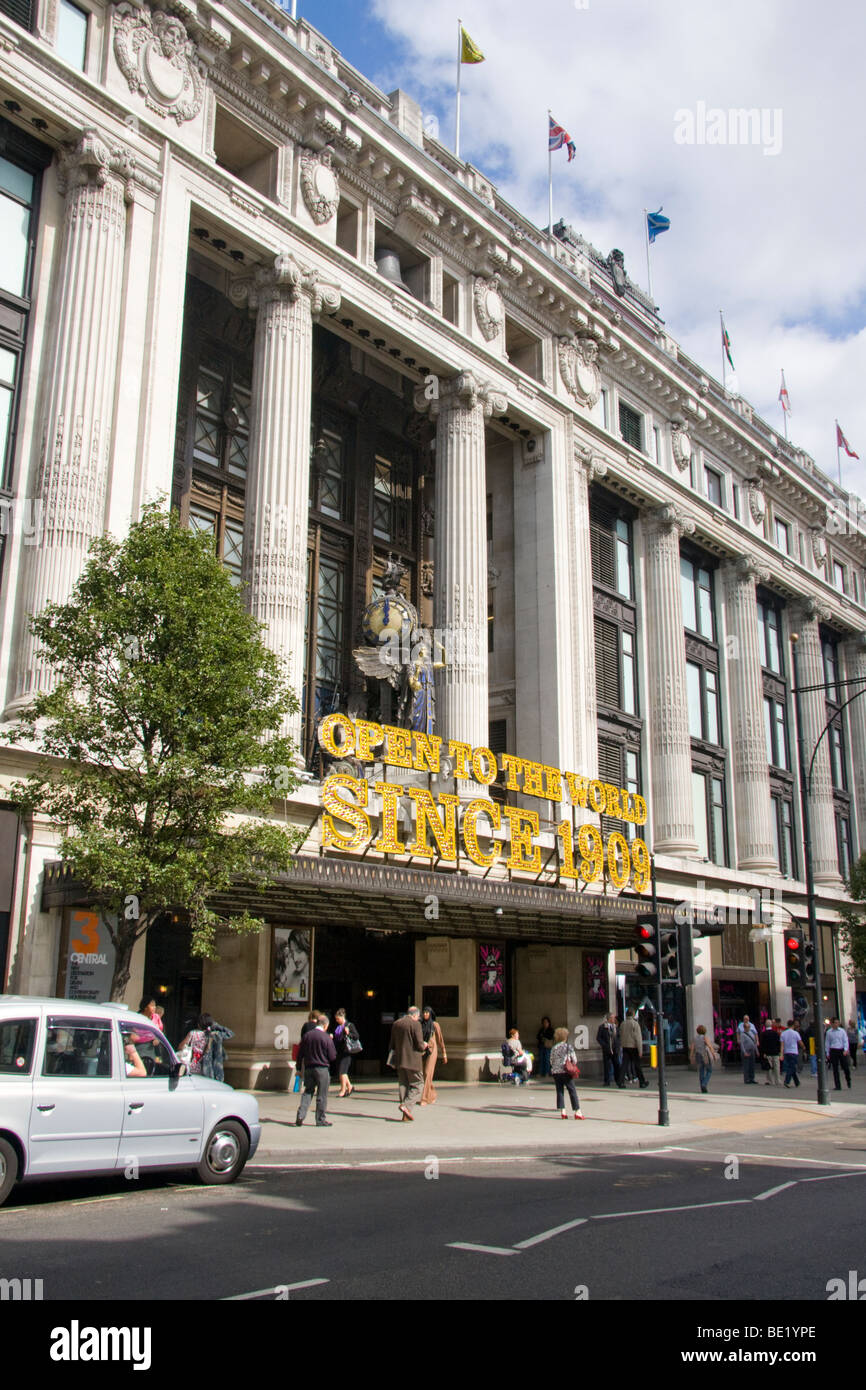 Selfridges oxford street hires stock photography and images Alamy