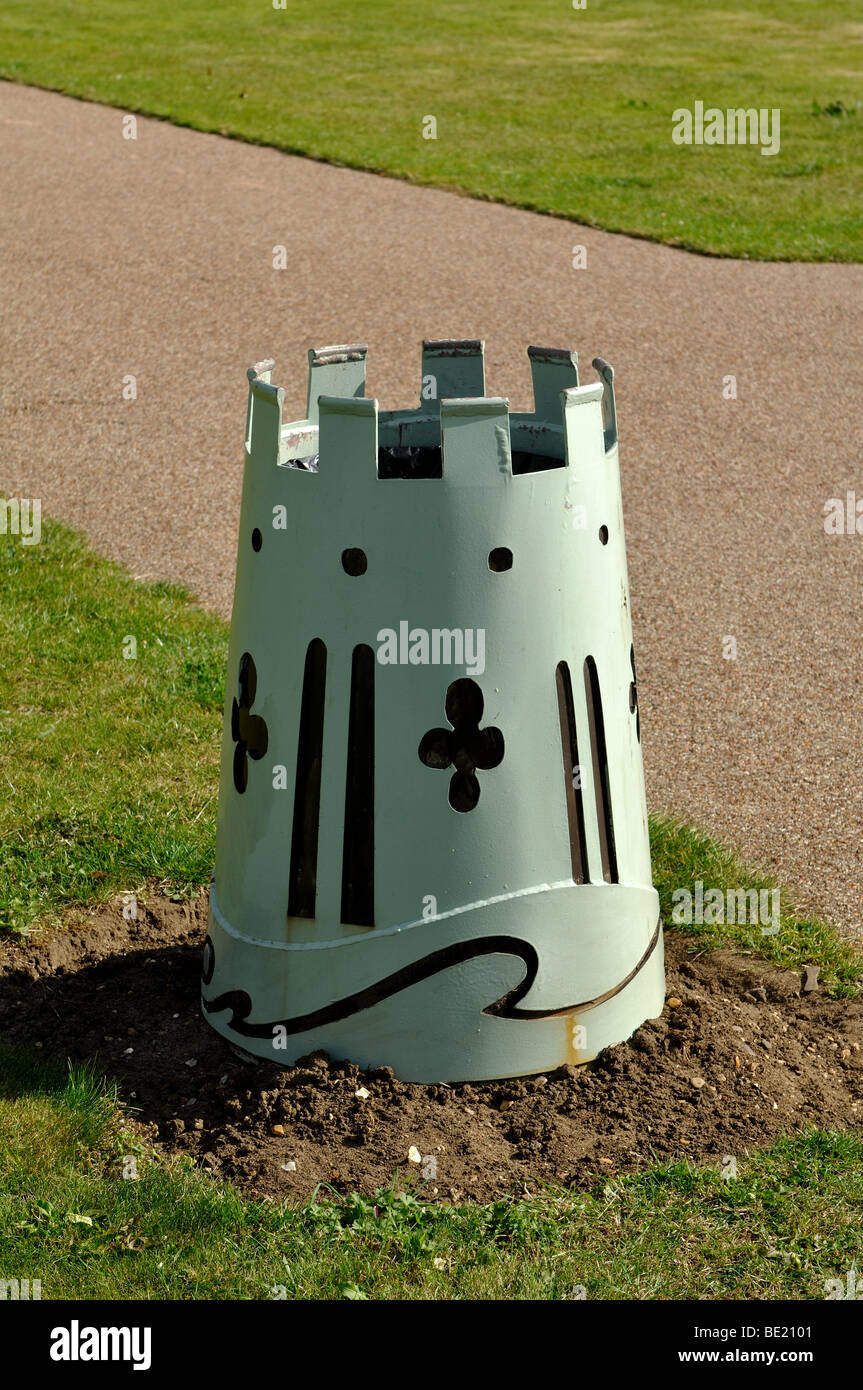 Litter bin near Castle Mound, Bedford, Bedfordshire, England, UK Stock