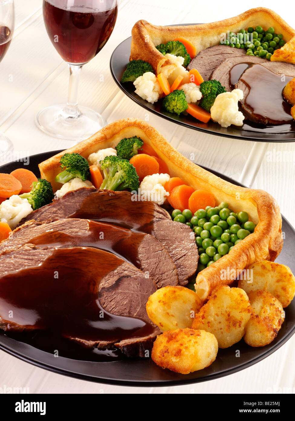 TRADITIONAL ROAST BEEF DINNER WITH YORKSHIRE PUDDING Stock Photo Alamy