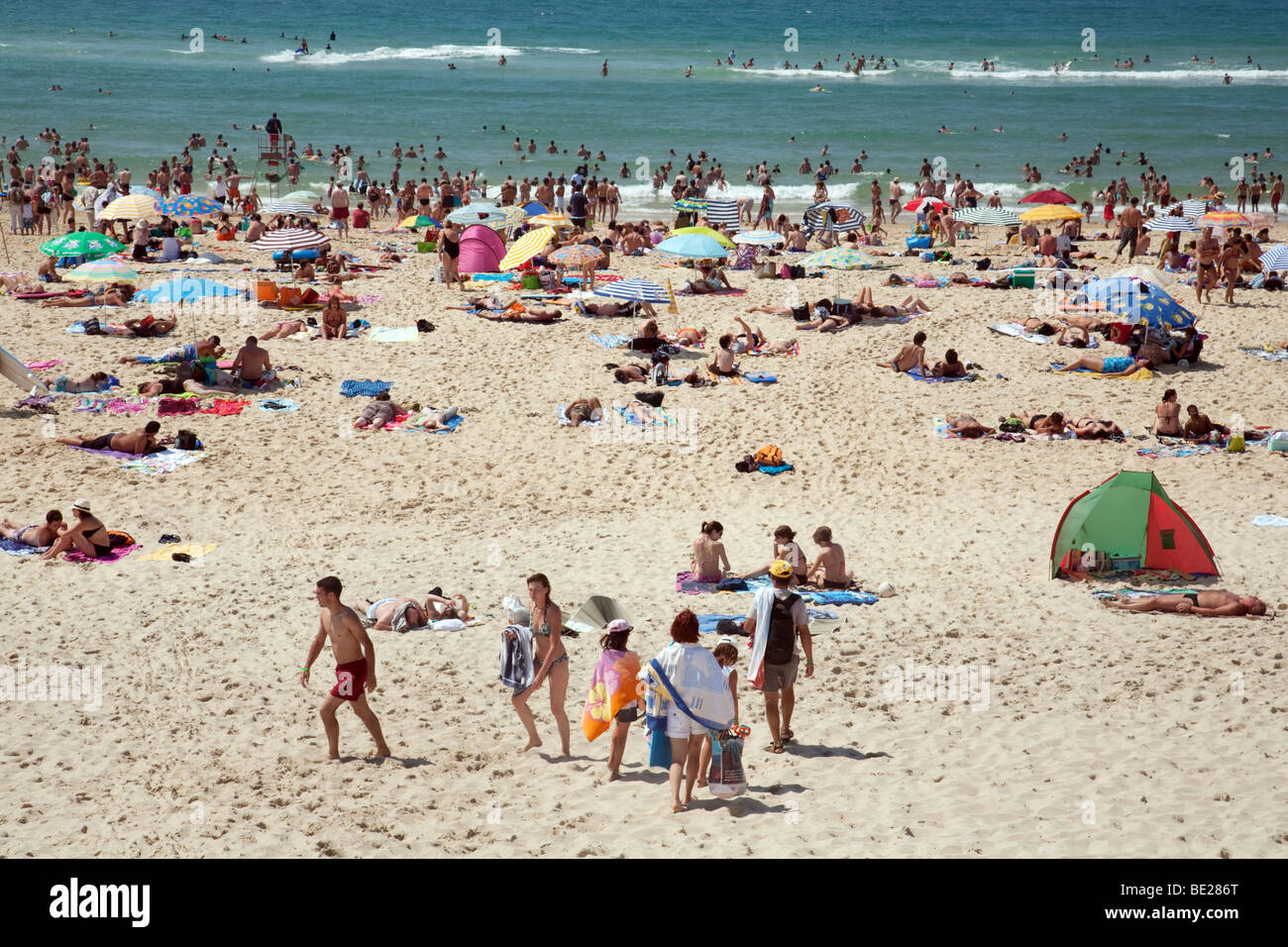 Crowds on the beach at Biscarrosse, Aquitaine, France Stock Photo