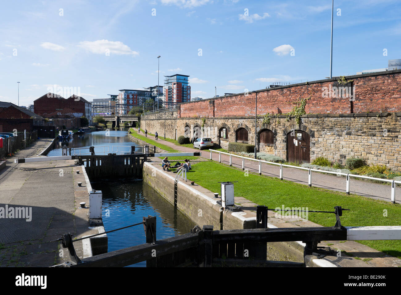 Lock on the Leeds-Liverpool Canal near Granary Wharf, Leeds, West Yorkshire, England Stock Photo