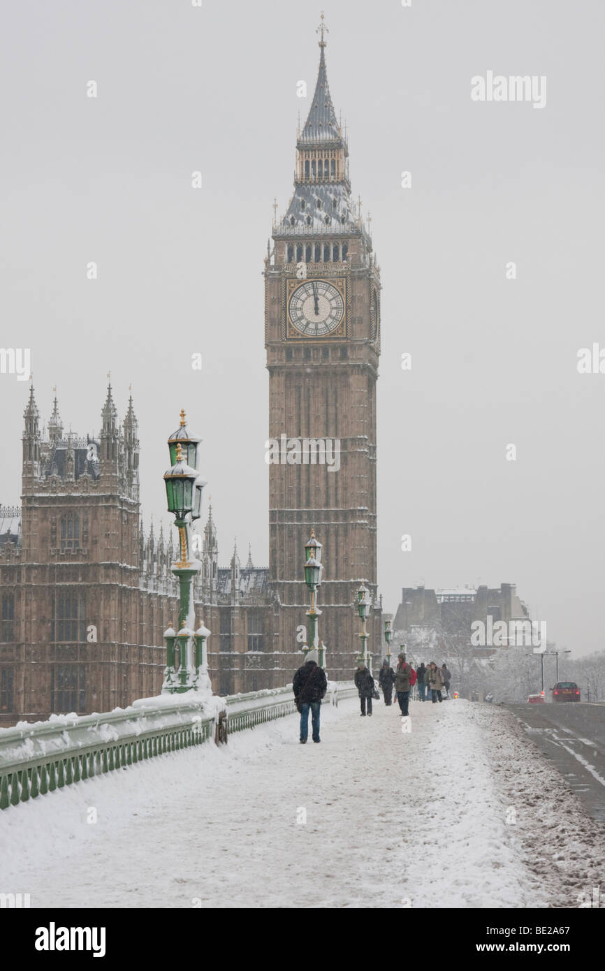 Big ben snow hi-res stock photography and images - Alamy