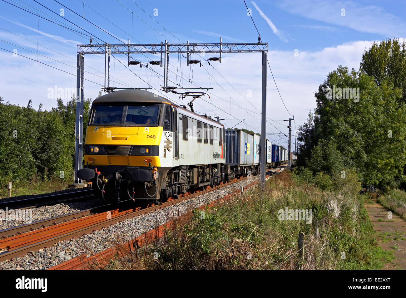 Freightliner 90048 passes Chruch Brampton on the WCML with 4M81 Felixstowe-Ditton on 09/09/09. Stock Photo