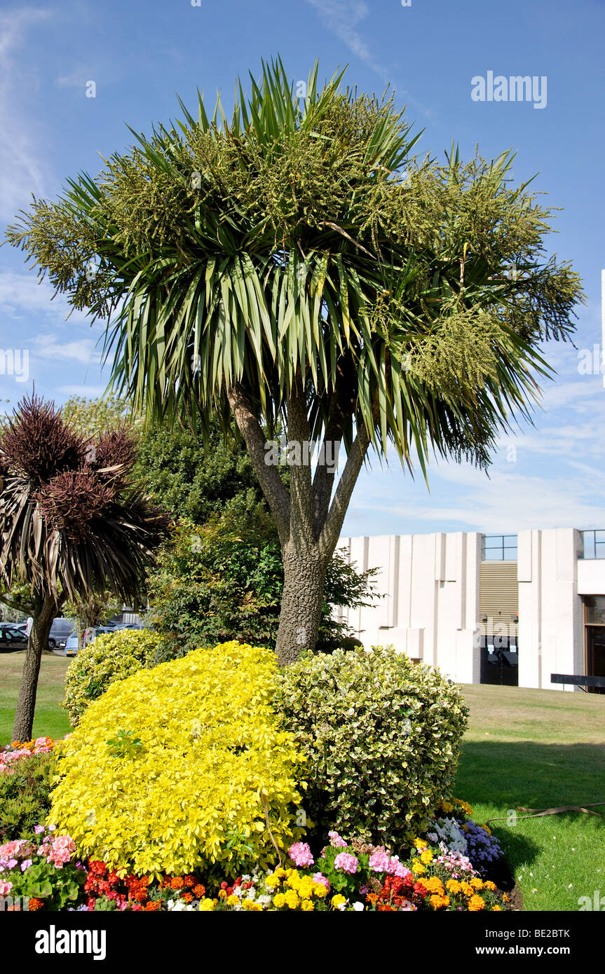 Front garden, Rainassance Hotel, Bath Road, London Borough of Hounslow