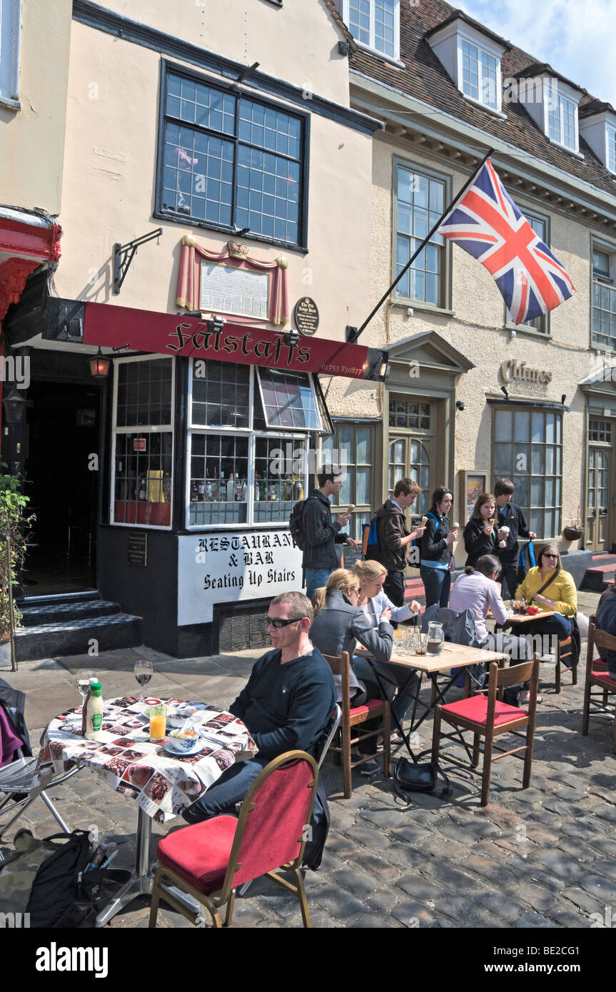People eating in the open, Church Street, Windsor, Berkshire, England Stock Photo