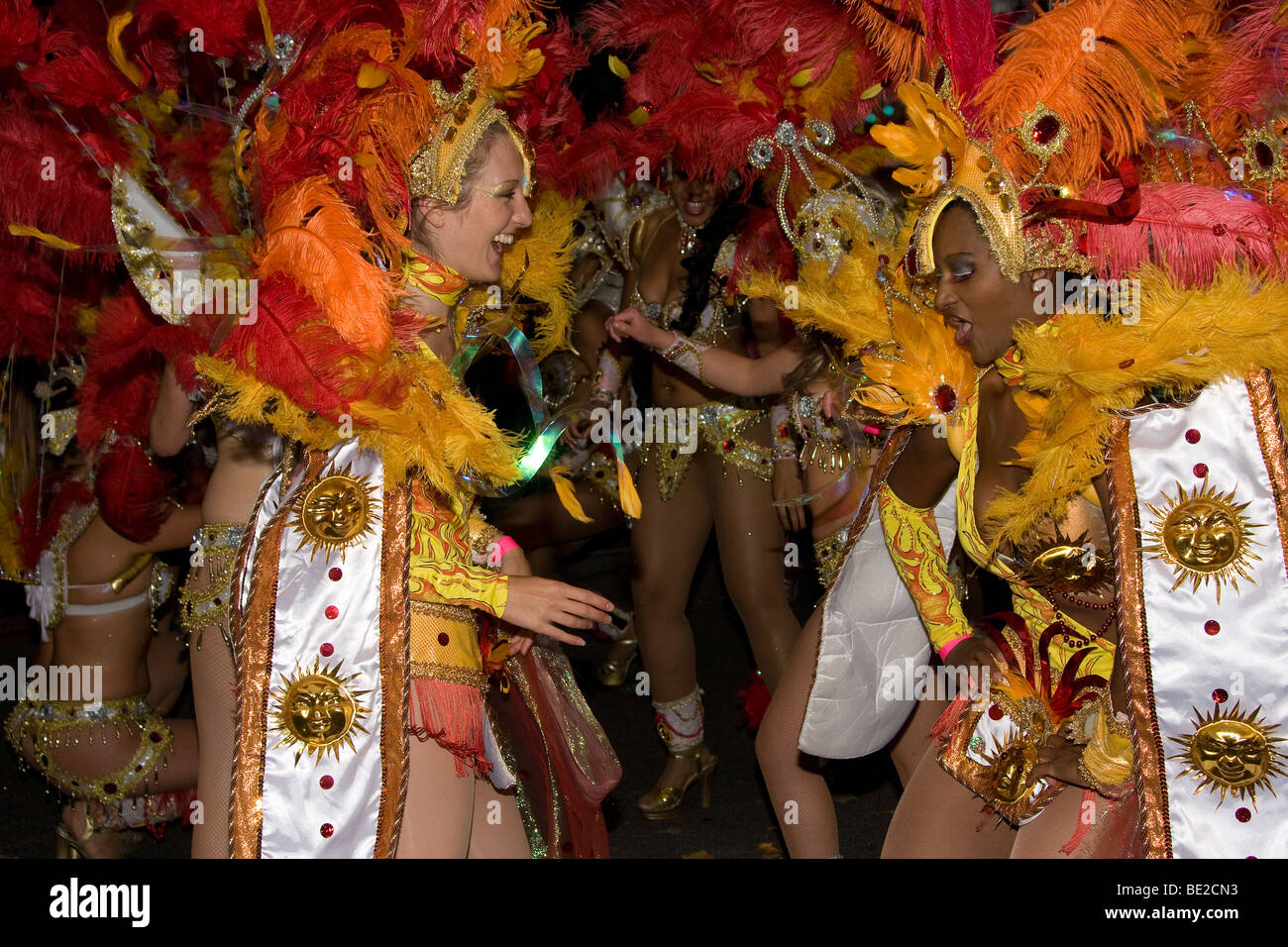 https://c8.alamy.com/comp/BE2CN3/brasil-brazilian-peacock-costume-samba-dancer-ethnic-thames-festival-BE2CN3.jpg