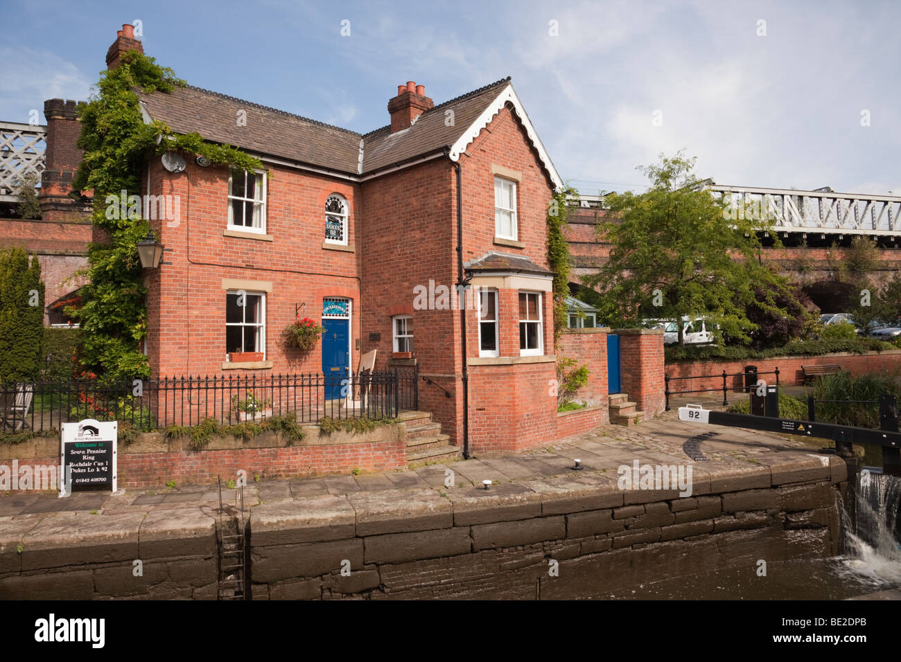 Manchester England Uk Europe Lock Keepers Cottage At Dukes