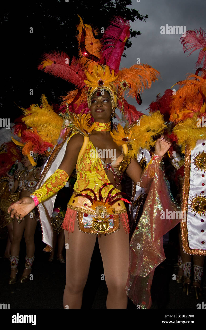 https://c8.alamy.com/comp/BE2DR8/brasil-brazilian-peacock-costume-samba-dancer-ethnic-thames-festival-BE2DR8.jpg