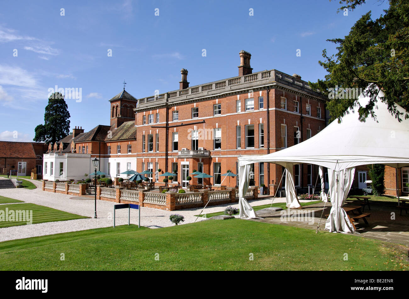 Fountain and gardens, Oakley Hall Country House Hotel, Rectory Road, Oakley, Hampshire, England, United Kingdom Stock Photo