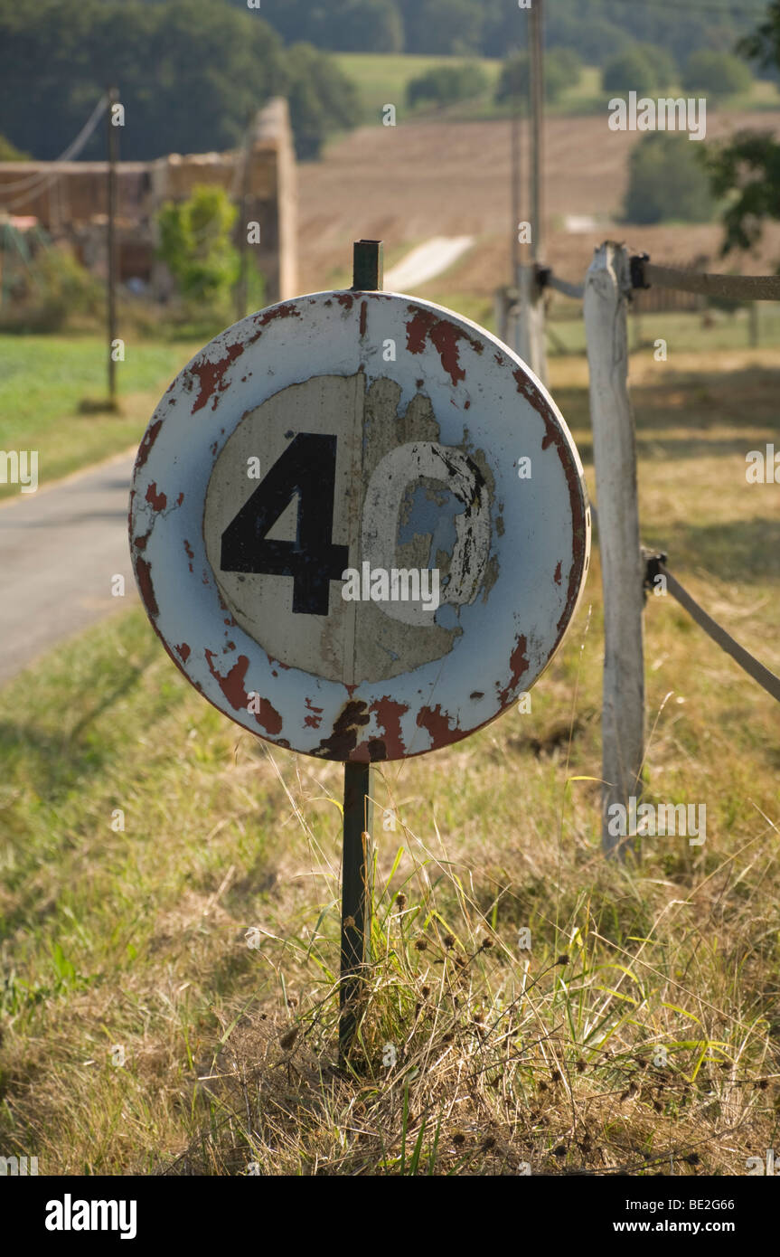 Kilometers miles sign hires stock photography and images Alamy