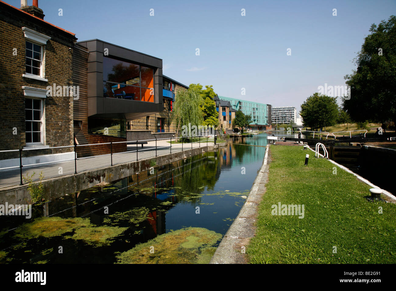 Regent's Canal at Mile End Lock, Mile End, London, UK Stock Photo