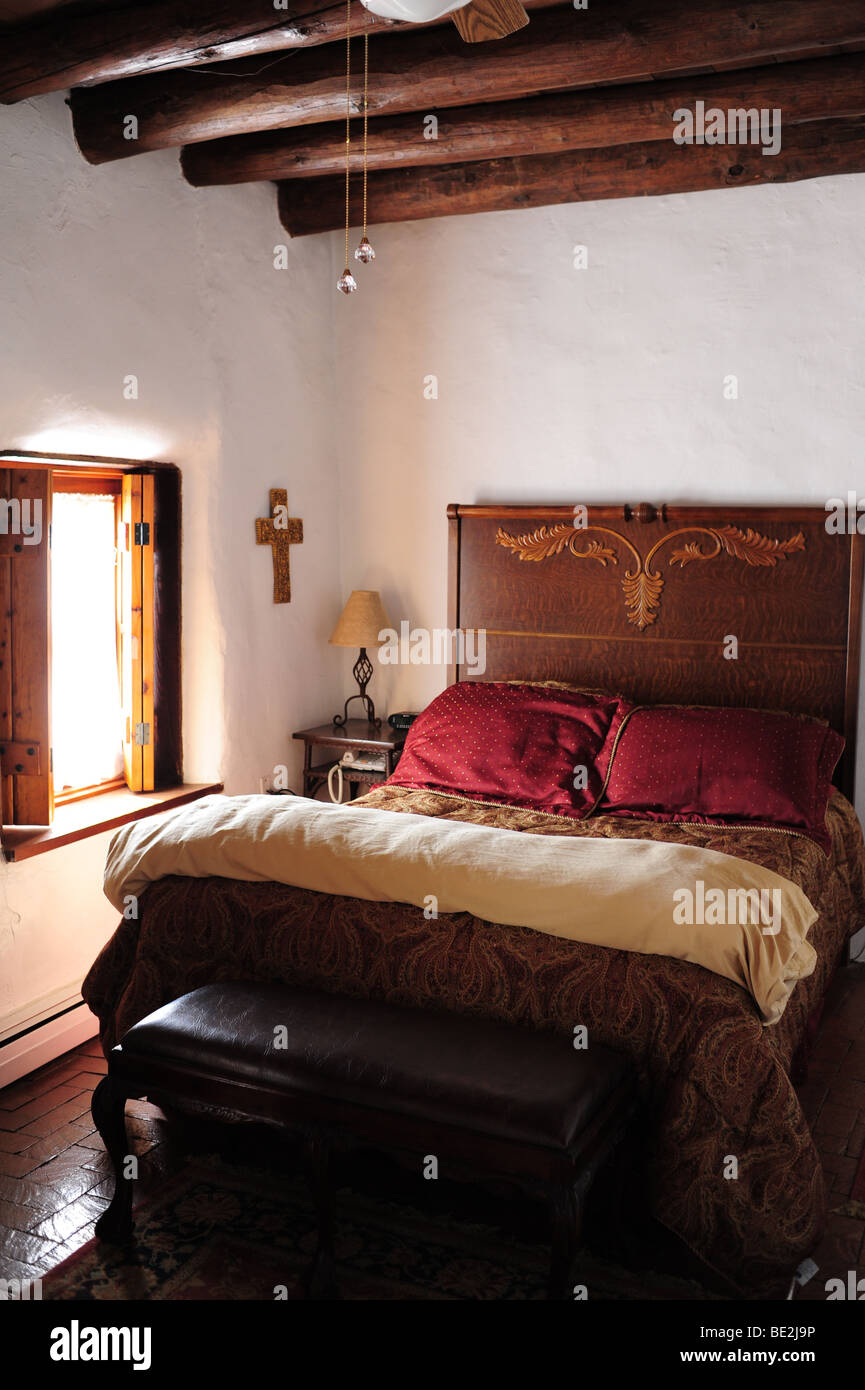 USA Albuquerque, New Mexico-Hacienda Antigua Bed and Breakfast-hotel bedroom-antique bed Stock Photo
