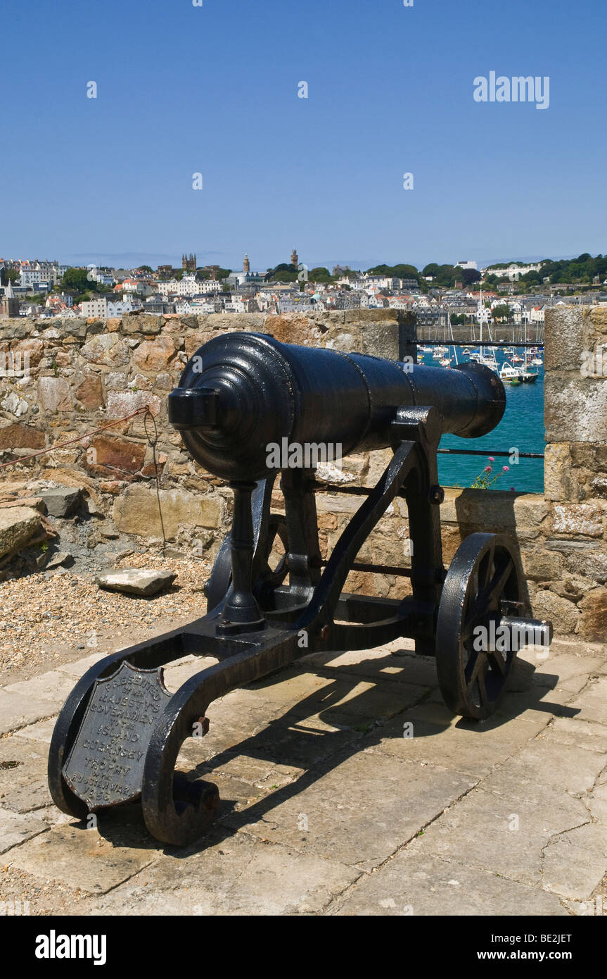 dh Castle Cornet ST PETER PORT GUERNSEY Cannon gun on battlement ...