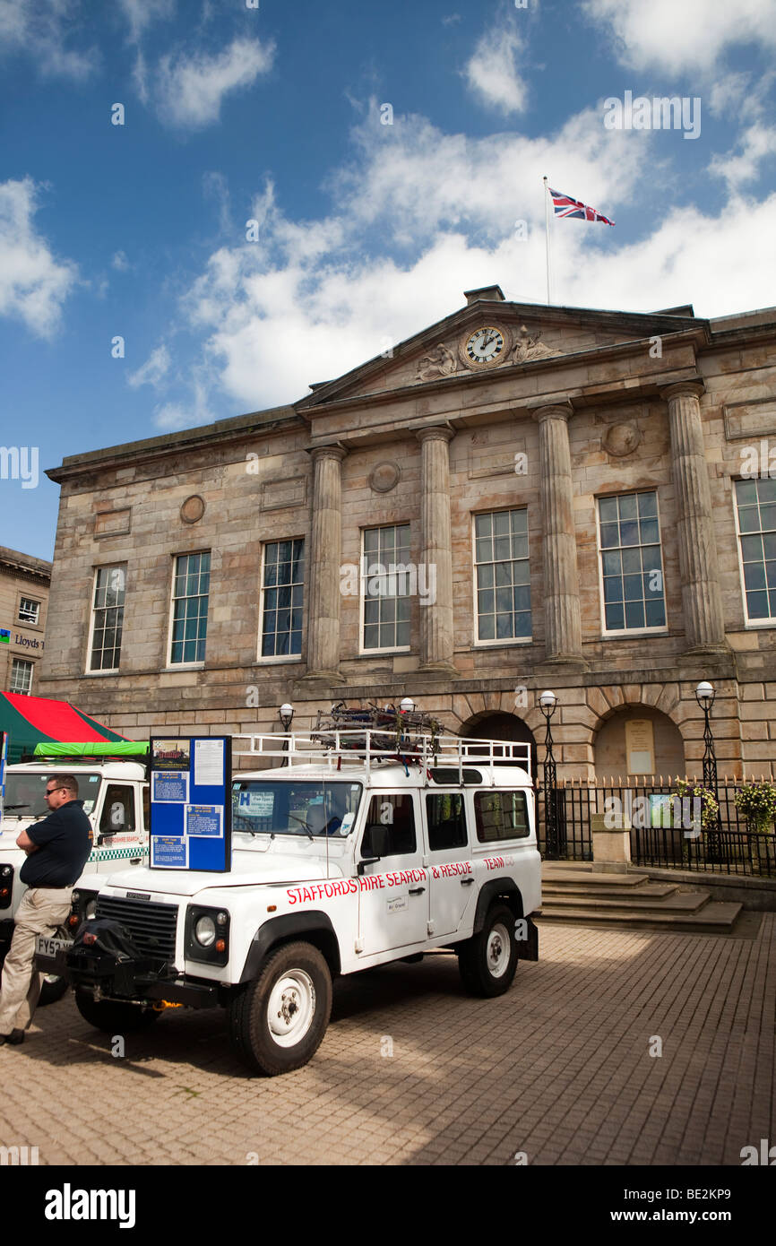 UK, England, Staffordshire, Stafford, Market Square, search and rescue vehicle parked outside Shire Hall Stock Photo