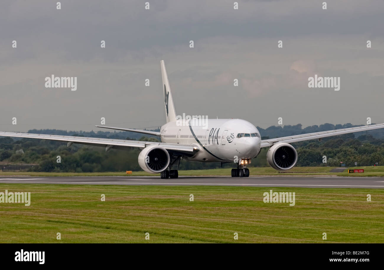Pakistan International Airways (PIA) aircraft preparing for take off from Manchester Airport (Ringway Airport) Stock Photo
