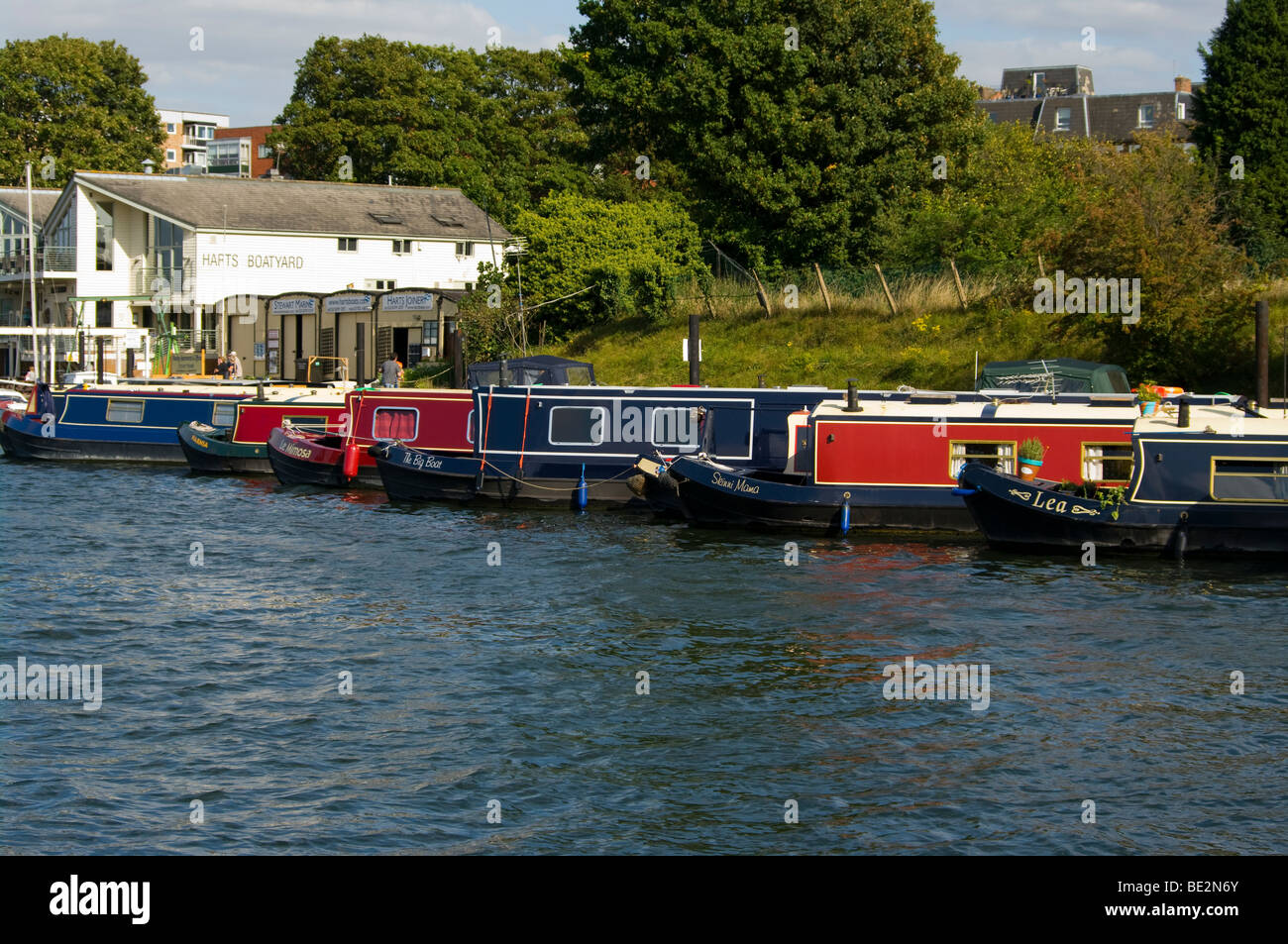 Narrow canal boats hi-res stock photography and images - Alamy