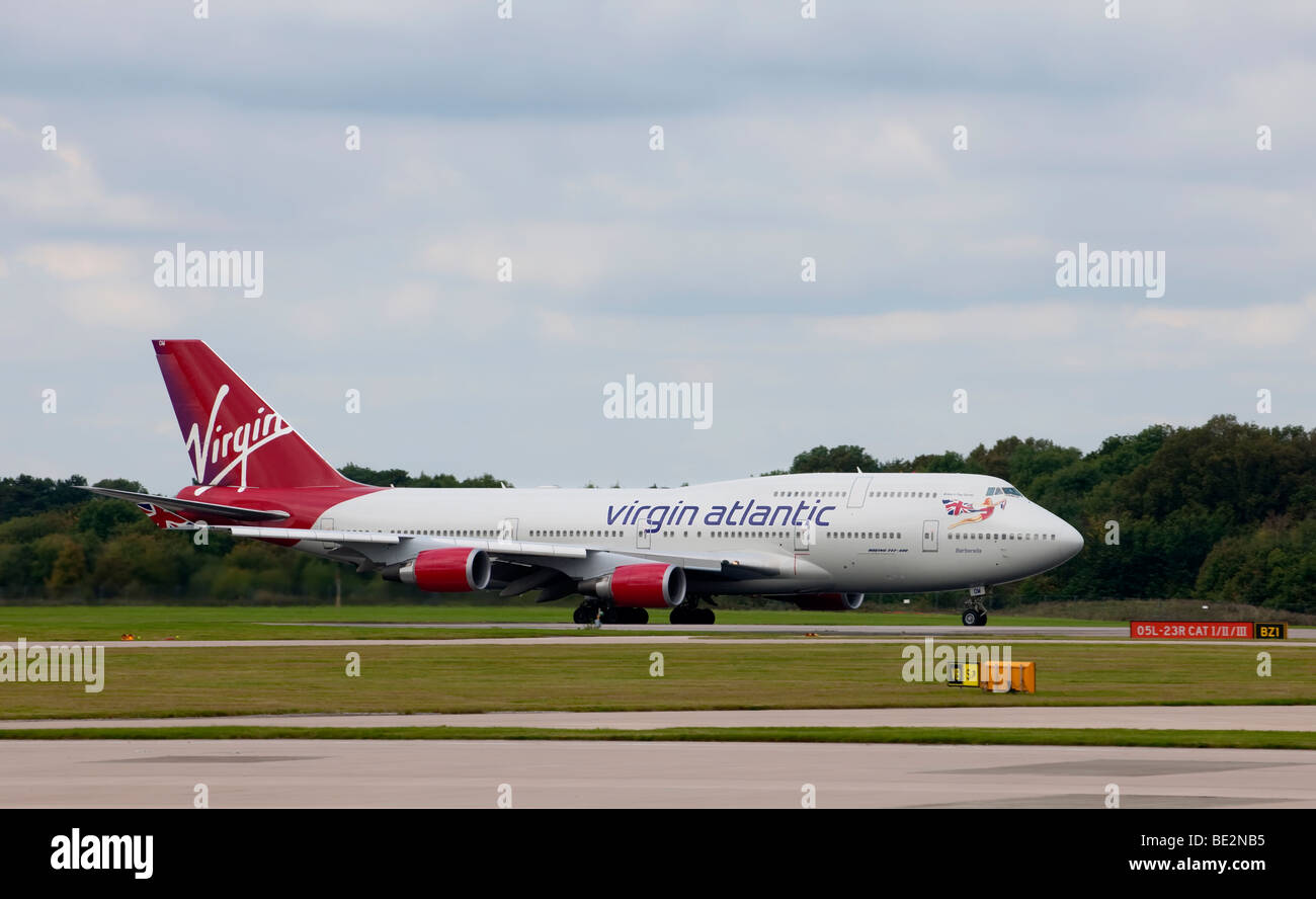 Virgin Atlantic Jumbo Jet (Boeing 737) aircraft preparing for take off from Manchester Airport (Ringway Airport) Stock Photo