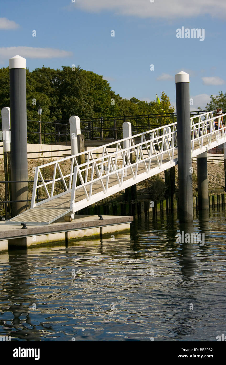Floating pontoon hi-res stock photography and images - Alamy
