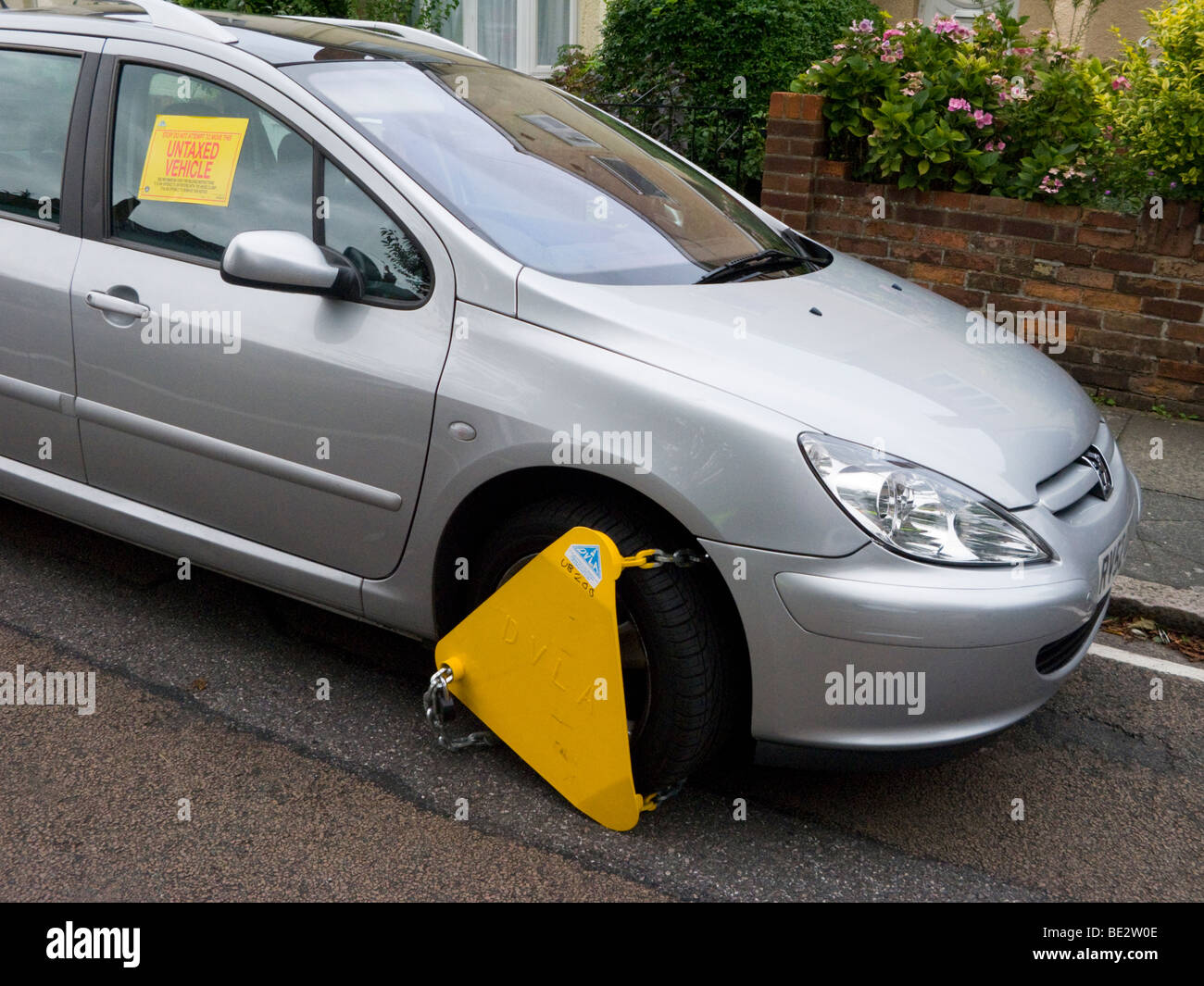 Clamped to a car hires stock photography and images Alamy