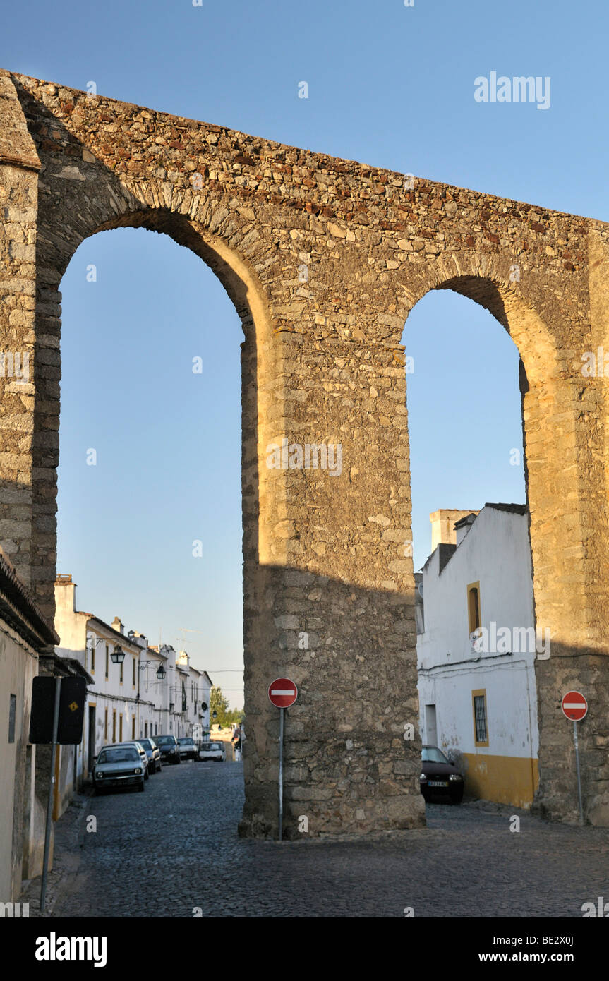 Medieval aqueduct, Evora, UNESCO World Heritage Site, Alentejo, Portugal, Europe Stock Photo