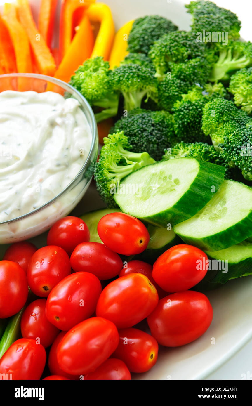 Platter of assorted fresh vegetables with dip Stock Photo Alamy